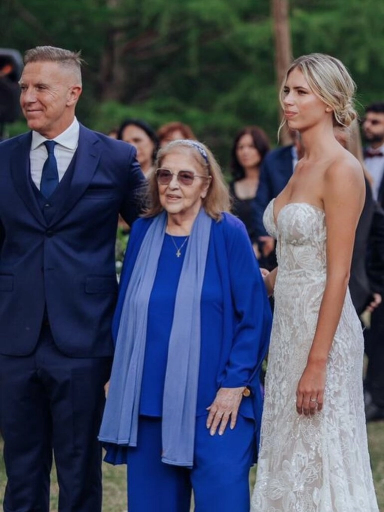 Otra imagen de la boda de Fantino y Coni Mosquera, con Chita, la mamá del conductor. (Instagram)