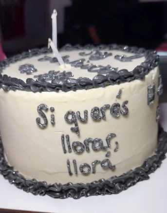 La diva celebró con una torta con sus frases más destacadas. Foto: IG