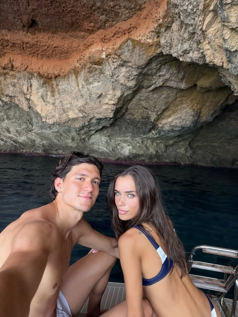 GIULIA Y BALERDI. SE NECESITA MUCHA AGUA PARA APAGAR TANTO FUEGO.