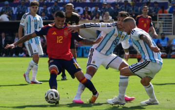 Jugó de titular la final del Mundial, fue una de la figuras del torneo, ahora anunció su casamiento y estalló la polémica junto a su esposa: "No puede ser"