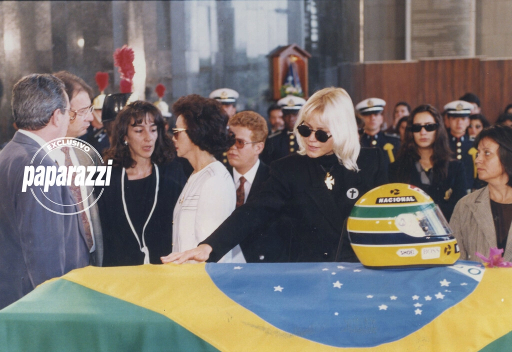 ASI COMO XUXA, TODO EL PUEBLO BRASILEÑO LLORO A XUXA.
