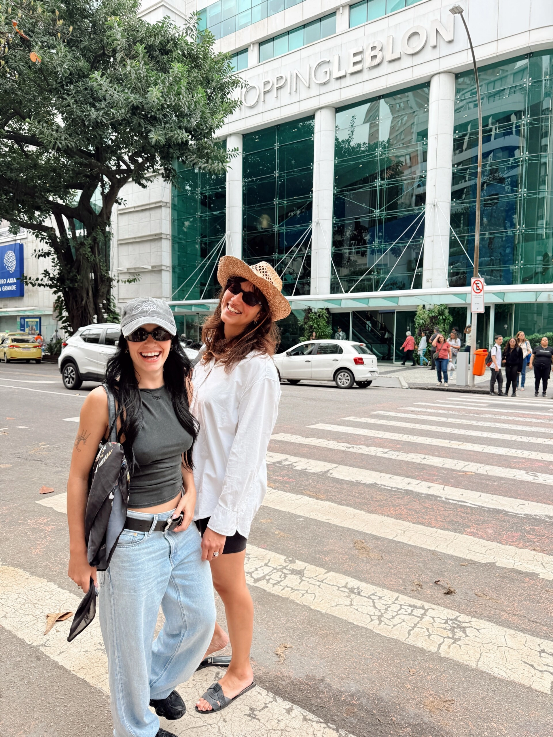 Lali junto a su mejor amiga Morena. Foto: IG. 