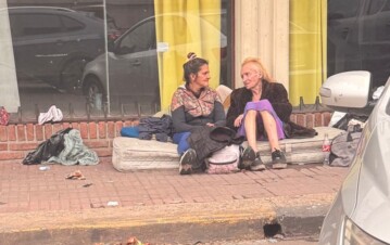 Alcanzó la fama y llegó a ser una de las figuras más queridas de la televisión, pero lo perdió todo y ahora vive en la calle: temen por su salud