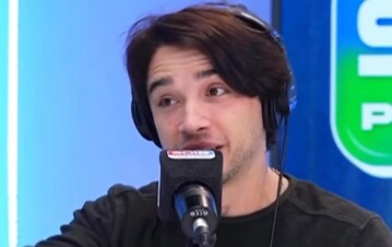 ¡Lo más insólito del mes! Julián Serrano reveló la intervención que se hizo porque estaba aburrido: “Te cortan el…”