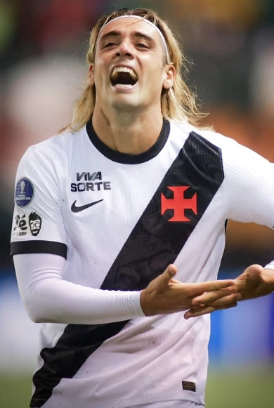 ¿CANIGGIA? NO, EL PAJARO SPINELLI GRITANDO UN GOL PARA EL VASCO DE GAMA. QUIERE REPETIR CONTRA BOCA.