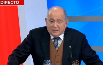 Conmoción al aire: la placa con la que Crónica TV interrumpió su transmisión para dar la primicia sobre la muerte de Chiche Gelblung