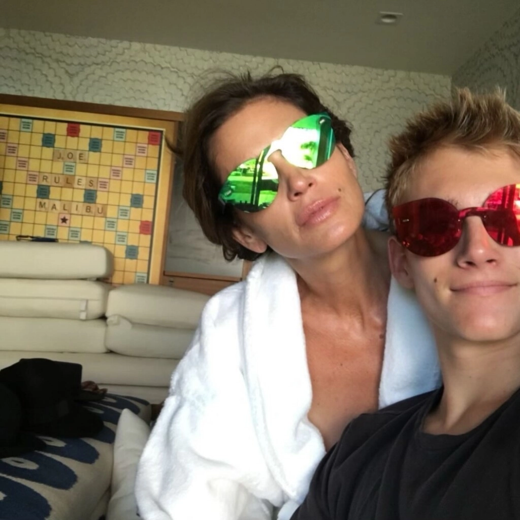 Cindy Crawford y su hijo. (Instagram)