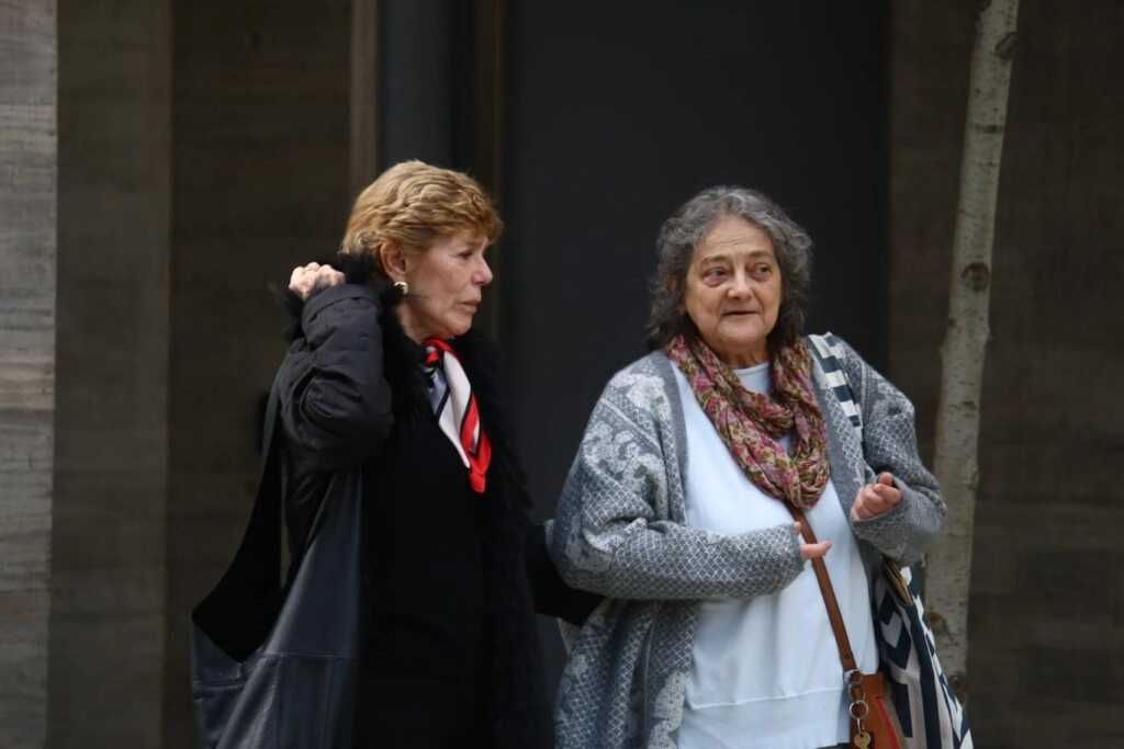 El dolor de la esposa de Chiche Gelblubng en su despedida