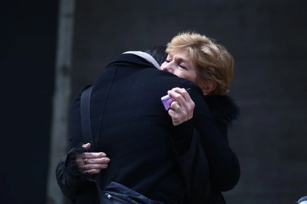 Cristina Seoane sin consuelo en el velorio de Chiche Gelblung.