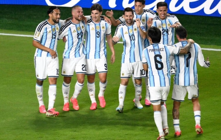 Fin de un ciclo en la Selección Argentina la lista de futbolistas históricos que dejarán la Scaloneta y seguirán a Messi tras su retiro