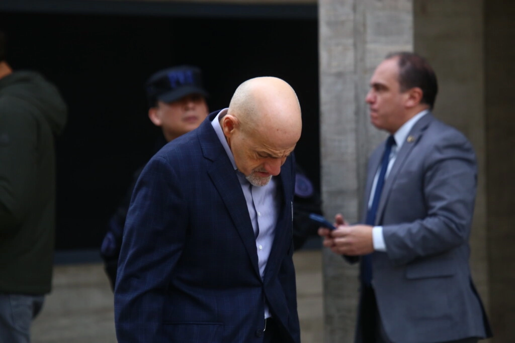 El dolor de Gustavo Sofovich en el velorio de Chiche Gelblung