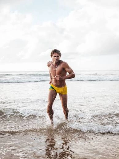 AGUA BENDITA PARA MARIO GUERCI.