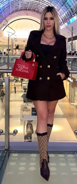 VICTORIA Y UNA FRASE SUGERENTE: "EL VESTIDO ME LO COMPRE EN TEMU POR 12 MIL PESOS, PORQUE PARA CARA ESTOY YO". 