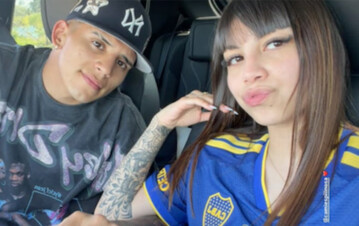¡La nueva estrella del fútbol argentino con novia famosa! Tiene 19, debutó en Boca y en la Scaloneta, y ahora blanqueó romance con una influencer reguetonera