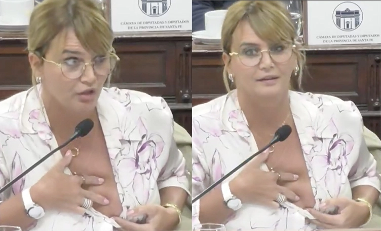 Amalia Granata mostró los pechos