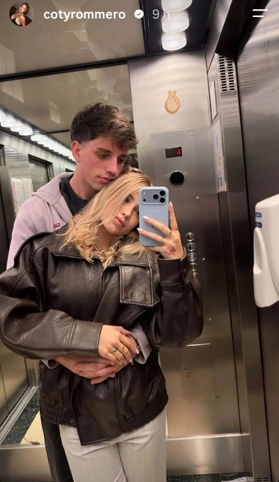 COTY CON LUCIANO, SU FLAMANTE NOVIO. EL LE DICE ORUGA PORQUE NO HACE NADA. ELLA, MALVAVISCO, PORQUE CADA TANTO LE DAN GANAS Y SE LO COME. EJEM...