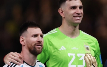 Dibu Martínez sorprendió con un emotivo homenaje a Leo Messi