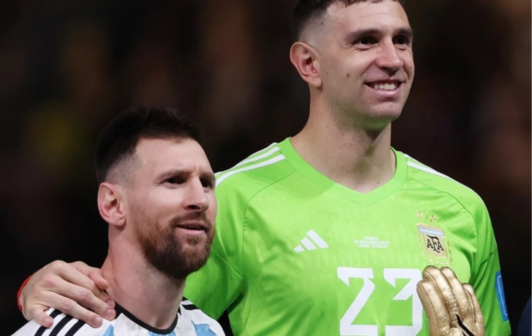 Dibu Martínez sorprendió con un emotivo homenaje a Leo Messi