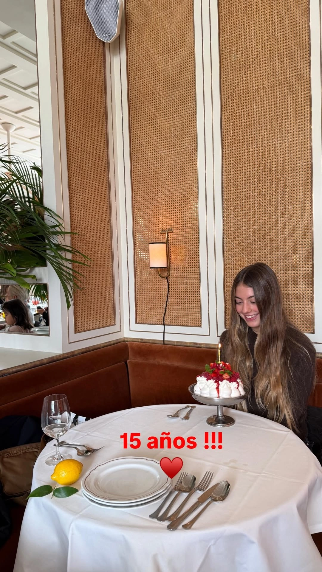 Así está actualmente Antonia, que cumplió 15 años. Fotos: IG. 