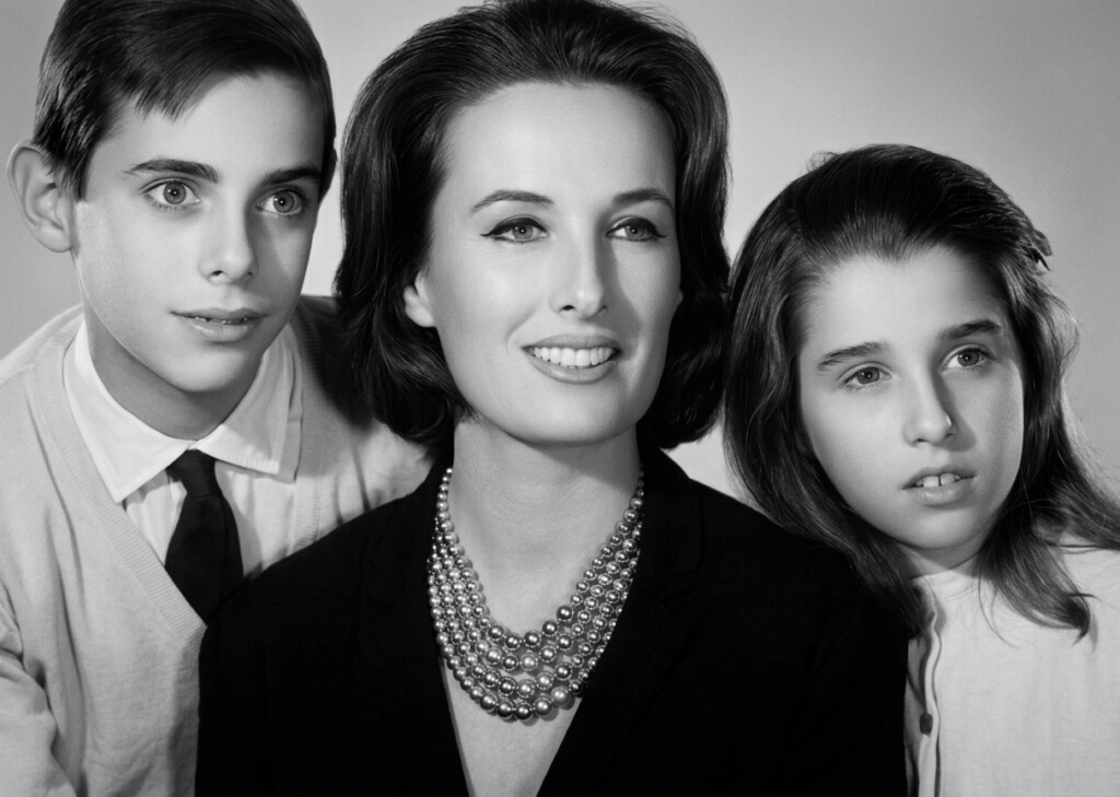 LA DIVA CON SUS DOS HIJOS: DANIELITO DE UN LADO, MARCELA TINAYRE DEL OTRO.