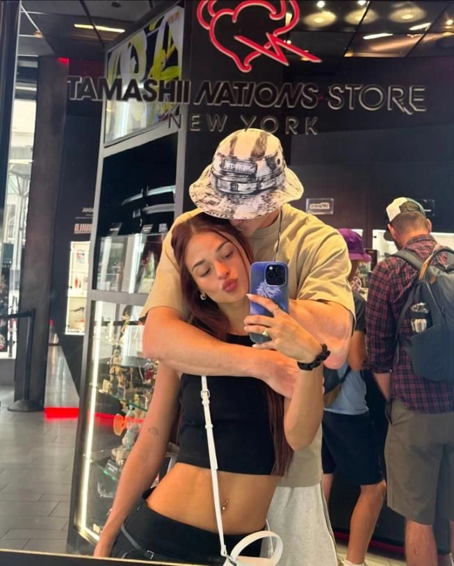 Fran Stoessel junto a su novia Nazarena. Foto: IG.